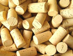 China 24x44mm or Customized Size Wine Cork Stopper &amp; Champagne Cork with Fine Grain Nature Cork Material factory