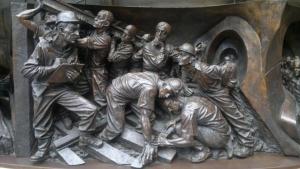 China Interior Outdoor Life Size Bronze Relief Rusty Finish OEM / ODM Acceptable factory
