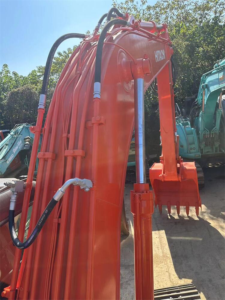 2022 Year Model Used Hitachi ZX200 Excavator In Japan Engine ISUZU