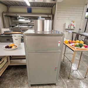 China Dry Electric Garlic And Ginger Peeling Machine 30kg/H factory