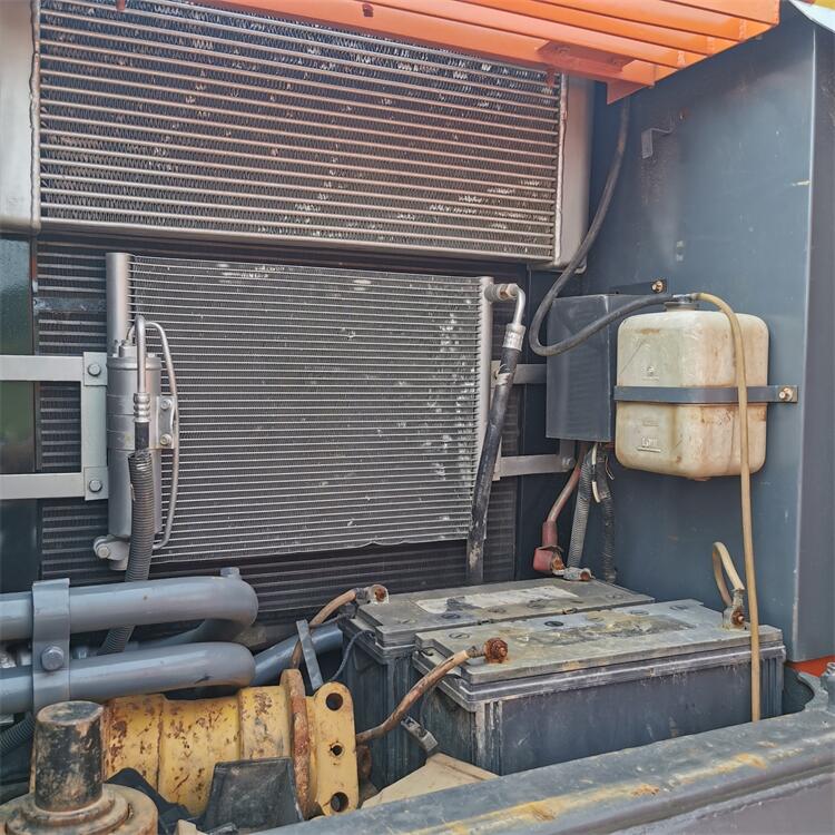 Used Hitachi ZX240 Excavator in Shanghai Made in Japan with Original Hydraulic Valve