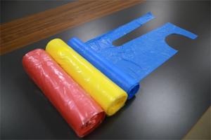 China 100% LDPE Disposable Medical Aprons Multi Color Embossed Surface CE Certificate factory