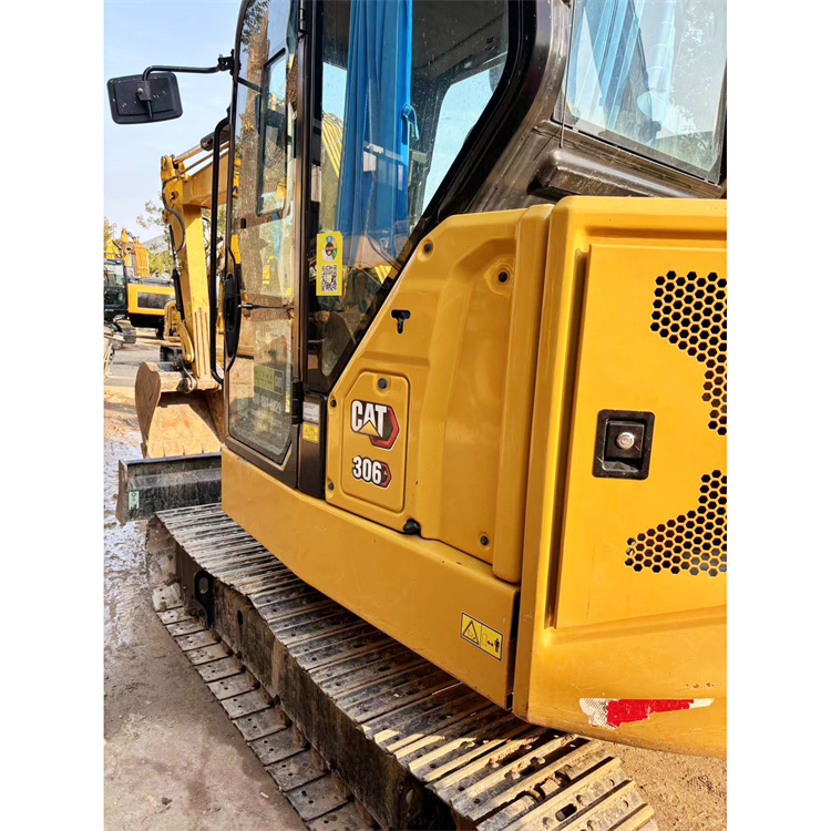 6 Ton Used CAT 306 Excavator Mini with Crawler Chain and Low Working Hours in 2021