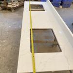 18mm 20mm 30mm Calacatta Engineered Stone Slab Customized Size Carrera White