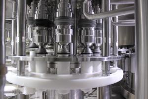 China 24000 bpm Aseptic Cold Filling Machine For Beverage Drinks factory