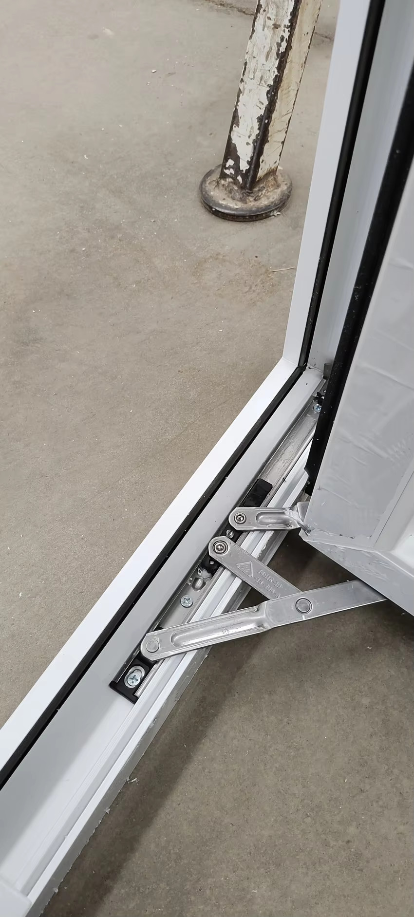 60 PVC Series Glass Casement Windows Single Double Glazed PVC Casement Windows With Mosquito Net