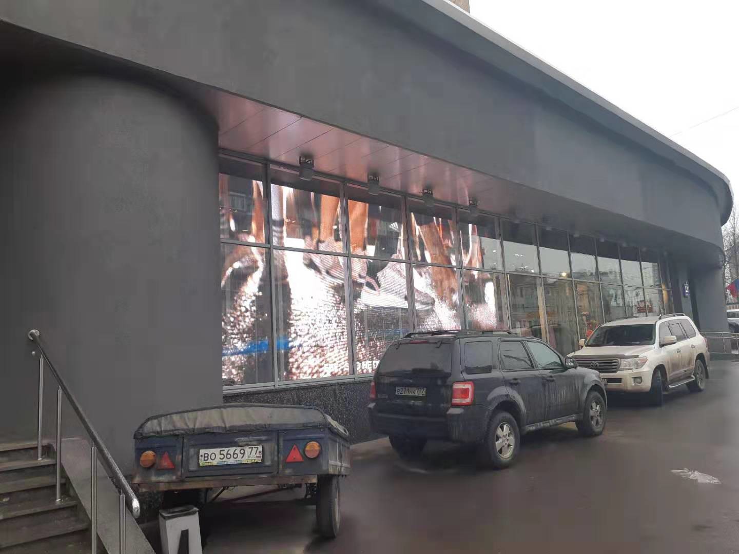 Show Outdoor Transparent 1920Hz High Refresh LED Video Screen 4500mcd High Brightness Shenzhen Factory