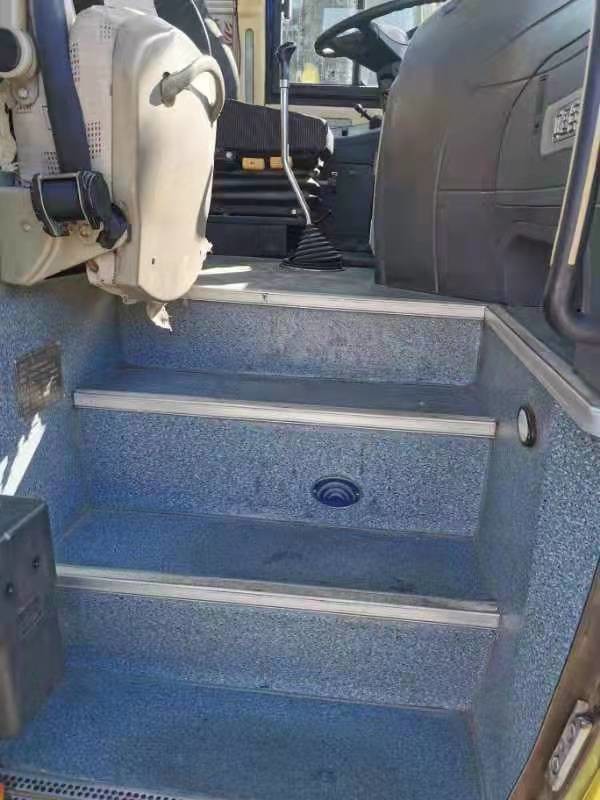 Used Yutong Bus Zk6110 60 Seats Yuchai Rear Engine 2+3 Layout LHD Tour Coach