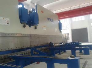 China Hydraulic Carbon Steel Two CNC Press Brake Machine / Press Break Machine factory