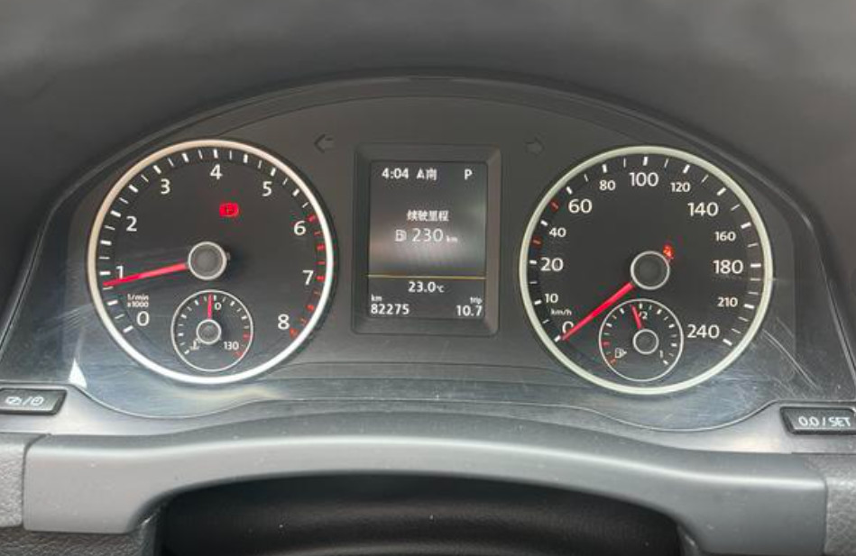 Tiguan 2015 1.8TSI Automatic 2WD Luxury Model SAIC Volkswagen Compact SUV Gasoline 1.8T 160HP L4 6-speed Manual