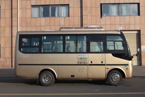 10-19 Seat LHD/RHD Drive Wheel Diesel Passenger Bus with Customer's Requirement