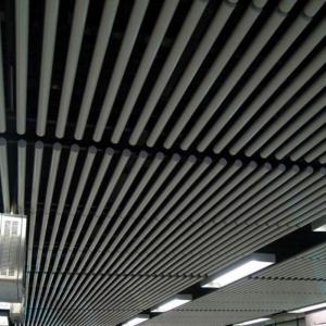 China Tubular Baffle Aluminum Metal Ceiling Panel Unconcealed 0.7mm Thickness factory
