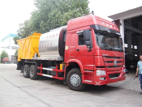 HOWO 6*4 Road Construction Bitumen Tank And Gravel Synchronous Slurry Seal Chip