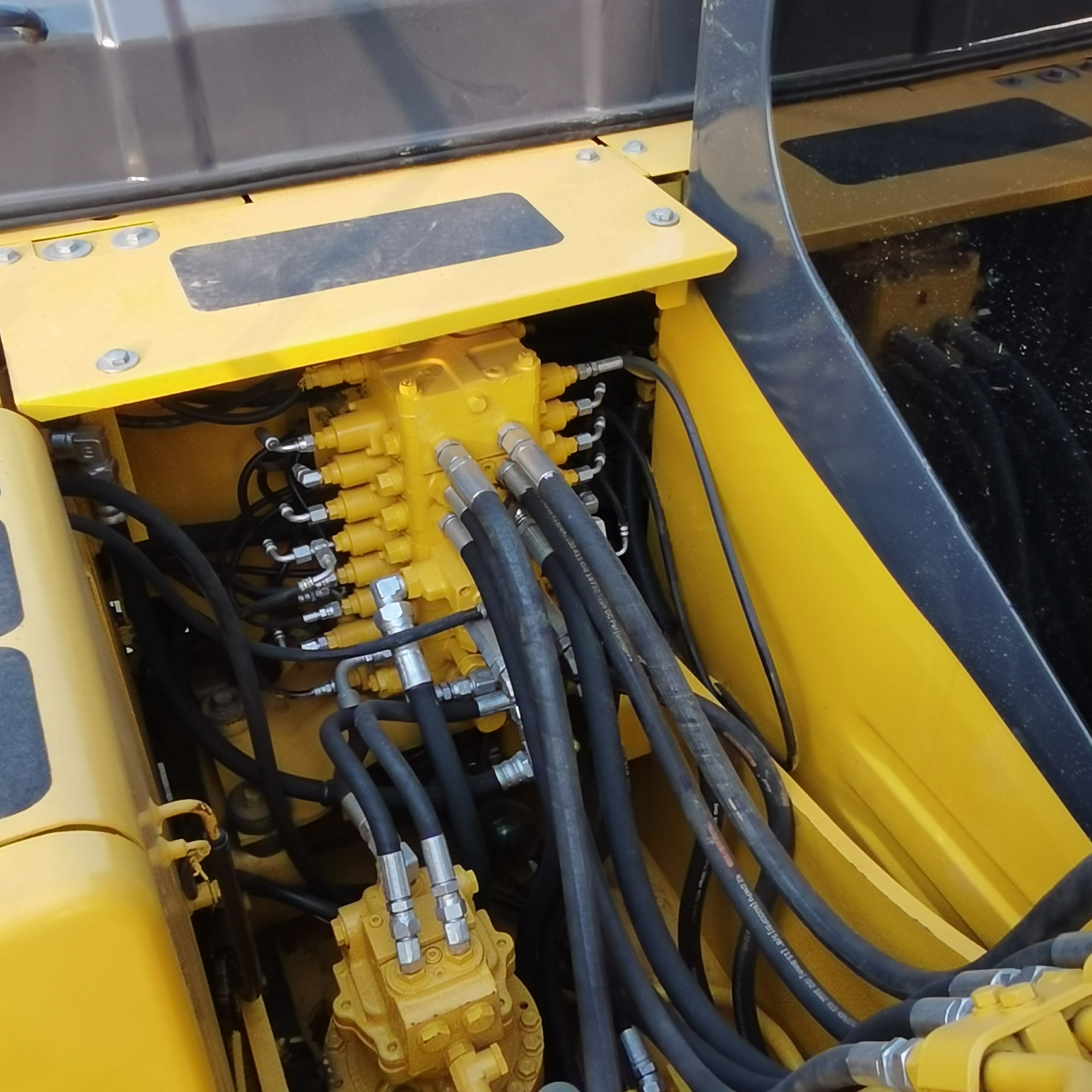 Used Komatsu Excavator PC200 PC130 PC70 in Good Condition with Original Hydraulic Valve
