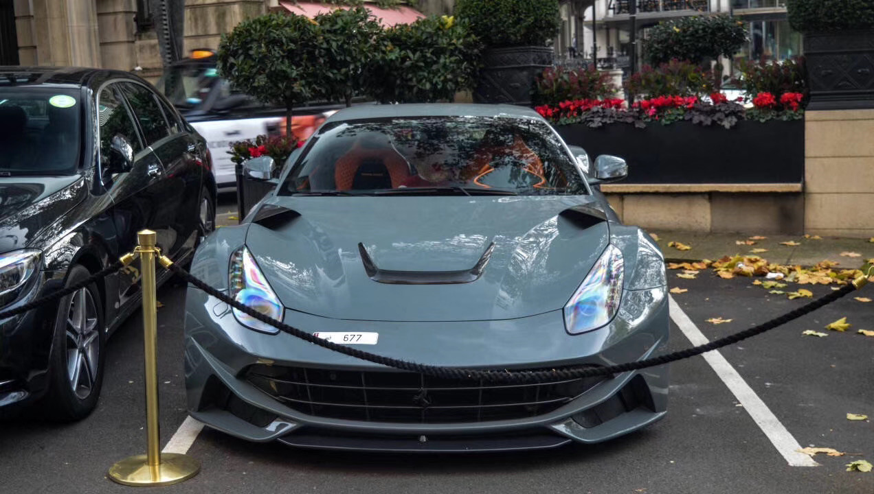 High Quality Carbon Fiber for Ferrari F12 Carbon Fiber Cover Decoration F12 Carbon Fiber Engine Compartment Tuyere Small Piece