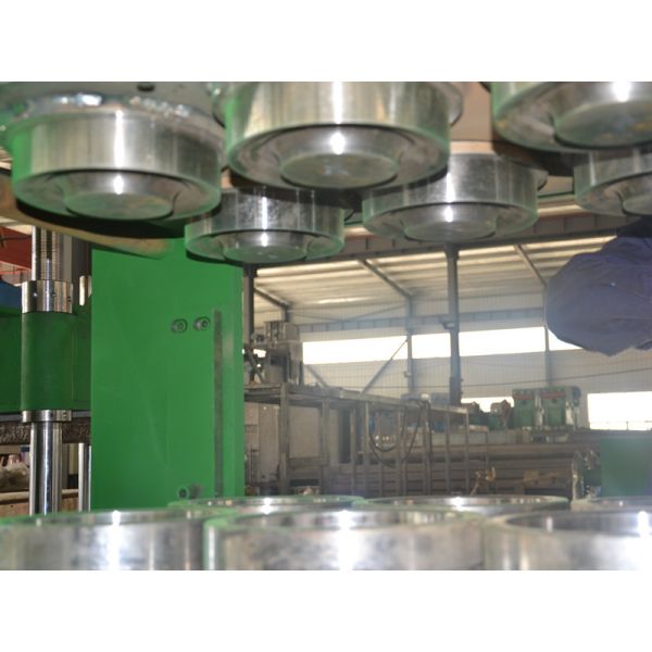 Adjustable Pressure PLC Control Rubber Vulcanizing Machine with Customized Size for Solid Tires