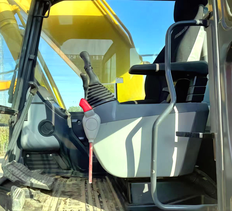 Japan Made 24 Ton Used Komatsu PC240 Excavator with Hydraulic System in Shanghai
