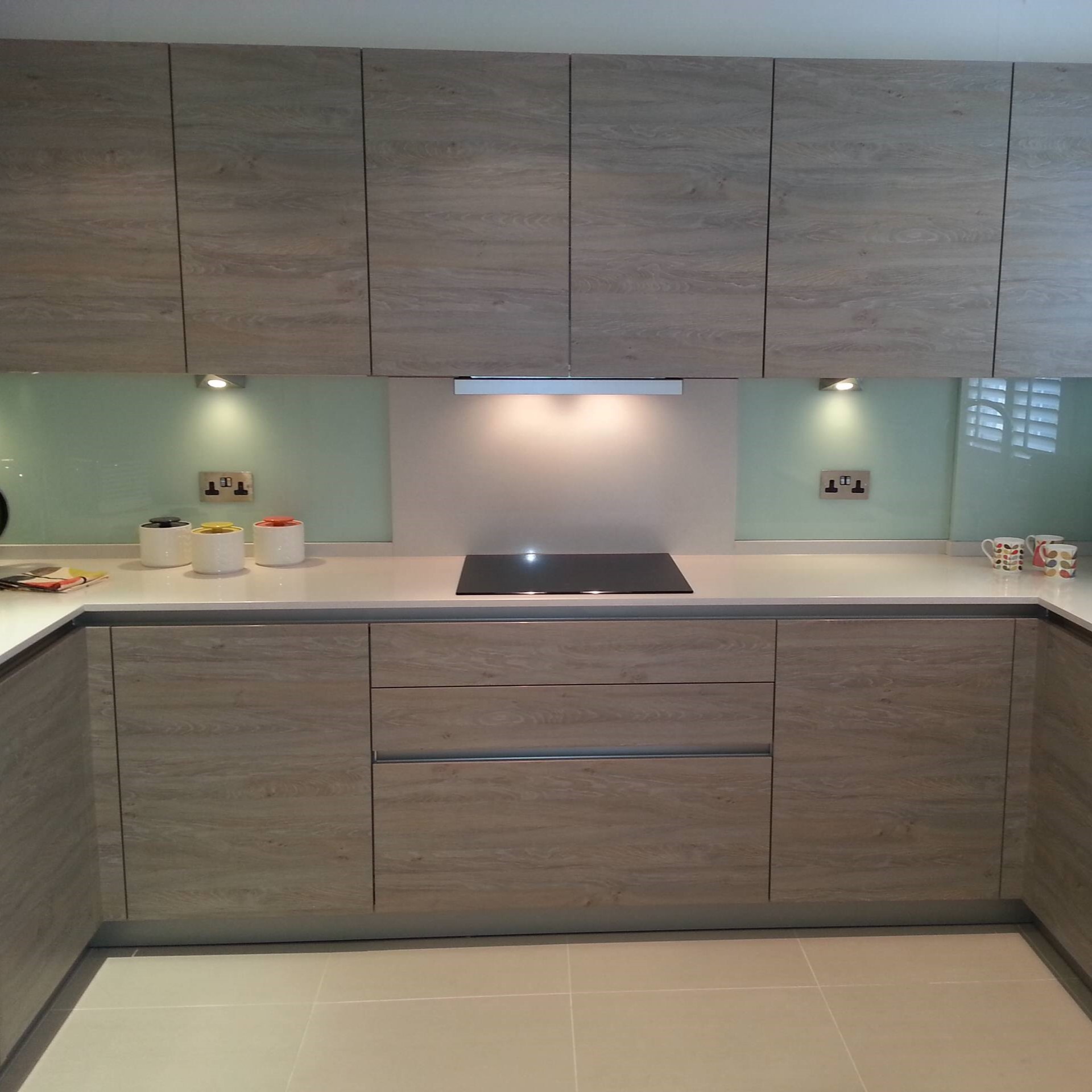 China Custom Furniture Kitchen Cabinets Melamine Wood Grain Kitchen Cabinets factory