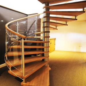 China OEM ODM Indoor Space Saving Spiral Stairs With Glass Balustrade factory