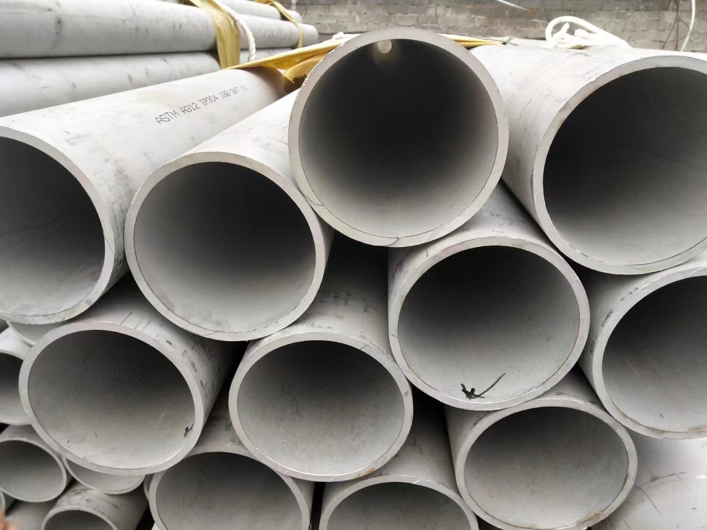 ASTM A213 TP304 TP316L Stainless Steel Pipe Thick Wall Stainless Steel Tube Thickness 10 - 50mm