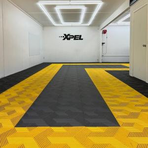China 400*400mm Waterproof Race Deck Floor Tiles For Garages And Workshops factory
