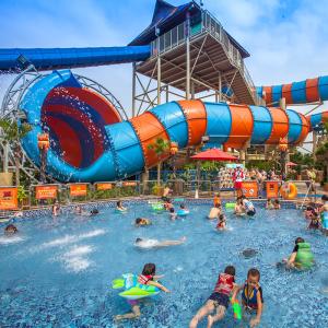 China Hot Sale Fiberglass Water Slides Prices Amusement Park Equipment Outdoor Water Slides Adult Water Park Slide factory