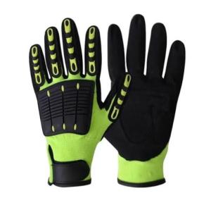 China HPPE Knitted Black Mechanic Gloves EN388 Cut 5 Safety Gloves For Oilfield Construction factory