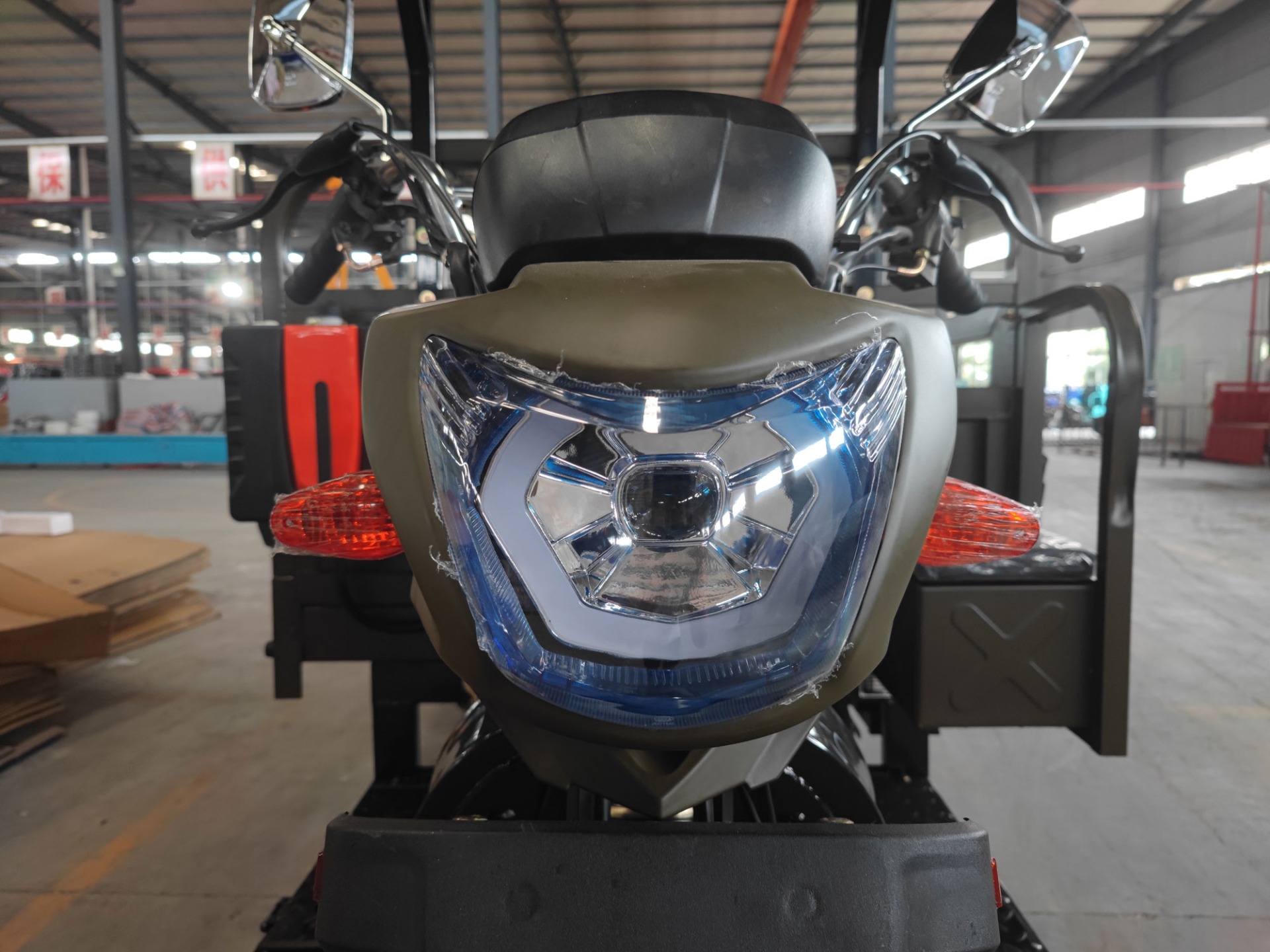 Open Body Type DAYANG Cargo Motor Tricycle with Front Drum and Rear Drum Brake System