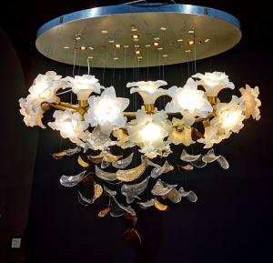 China High End Art Romantic White Floral Lobby Chandelier High End Duplex Villa factory