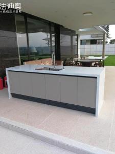 China Khaki-Gray Color Metal Outdoor Kitchen Cabinets With Extending Quartz Countertop factory