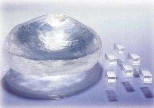 China 473nm Nonlinear Optical Crystals High Optical Homogeneity Wide Acceptance Angle factory