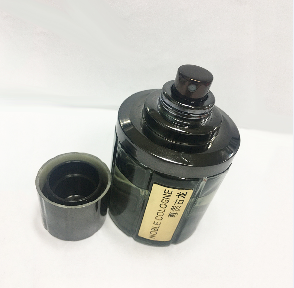 Double Plastic Lid 50ml Glass Spray Perfume Bottles With Metal Decoration