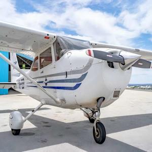 China First Flight in 1955 Cessna 172 Skyhawk Service Ceiling up to 13 000 Feet factory