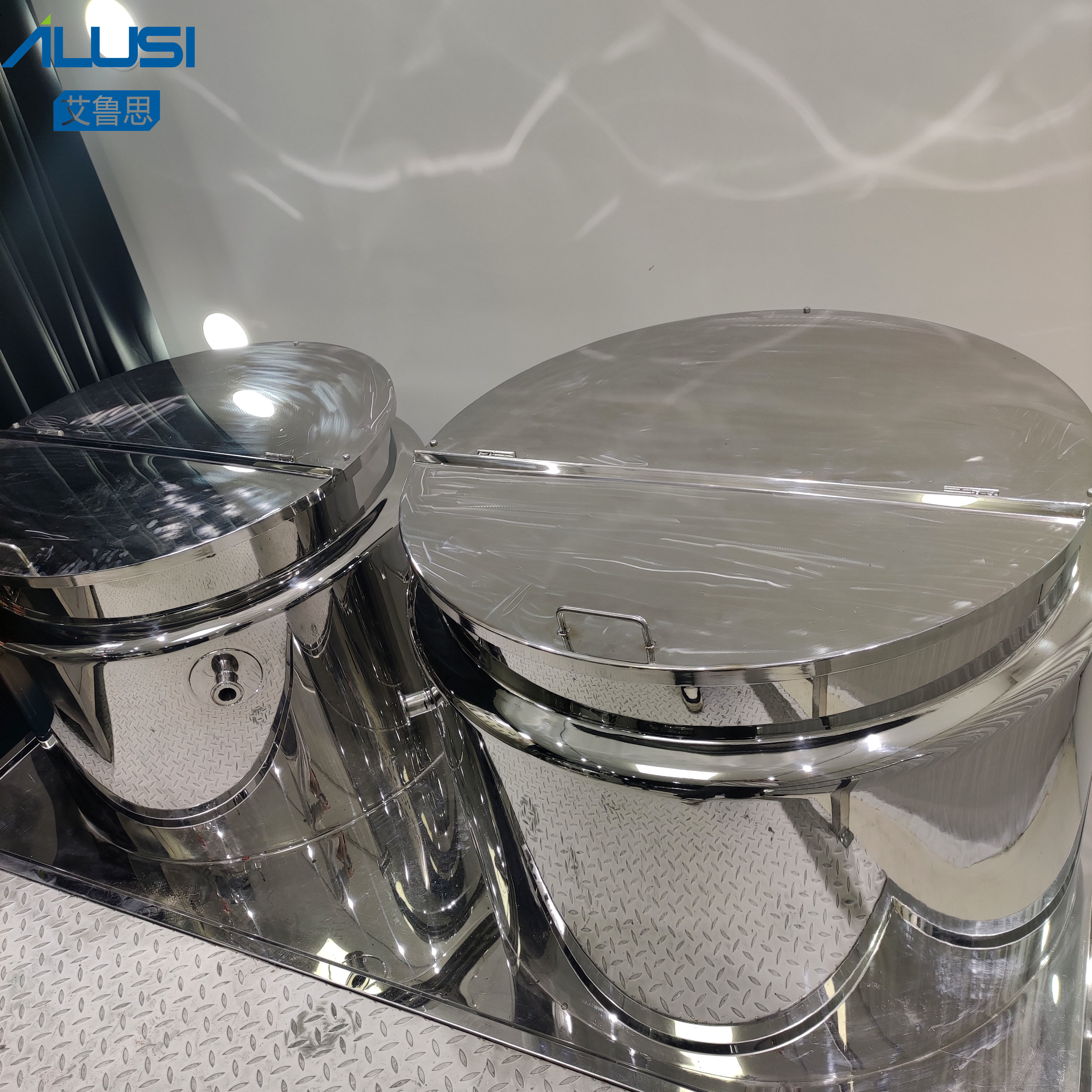 Two Way 500L Vacuum Emulsifying Mixer Machine Steam Heating