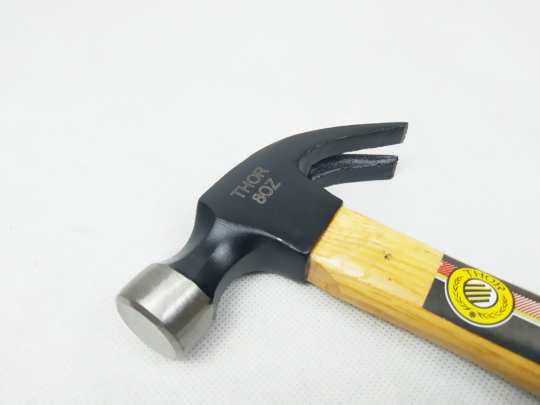 8OZ American Type Carbon Steel Wood Handle Carpenter Claw Hammer in Hand Tools
