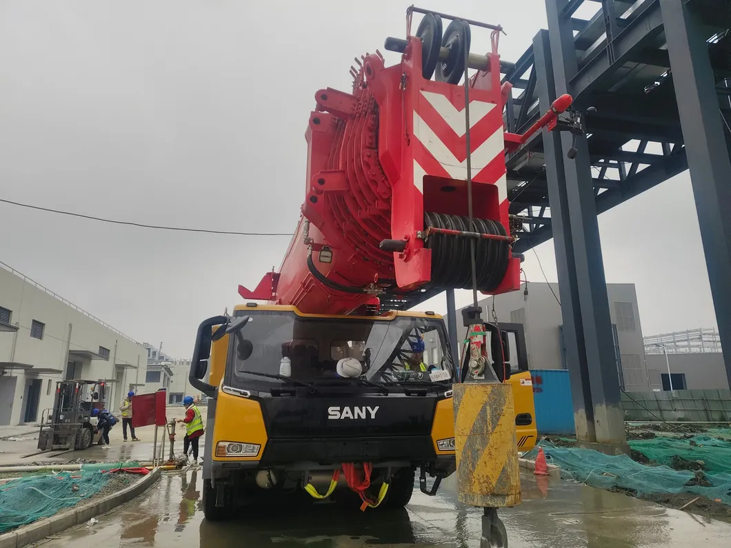 Good Service Mobile Crane Truck High Quality 300 Tons Lifting Crane for Trucks Construction Machinery