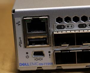 China NR74Y DELL EMC DS-7720B Brocade Fc Switch BR-G720 32GB With 24 Active Ports factory