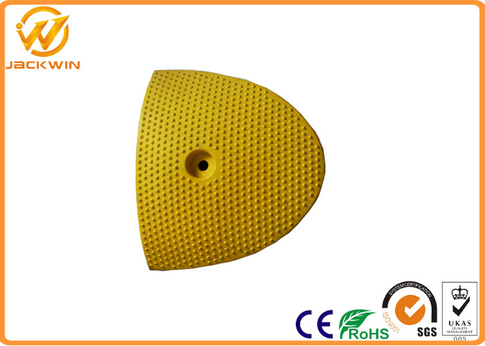 Reflective Prefabricated Speed Bumps for Parking lot / Road Safety 1830*300*60 mm