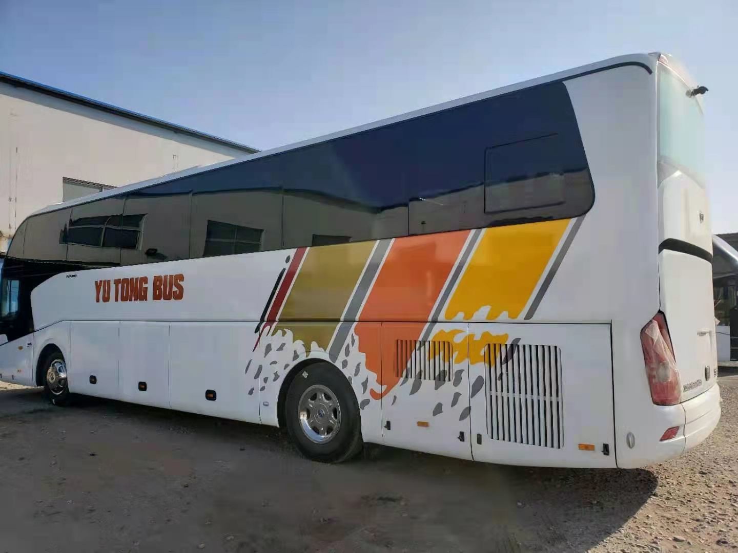 Used Yutong Coach ZK6122 53seats Double Doors Euro III Yuchai Engine Low Kilometer Used Tour Bus Airbang Chassis