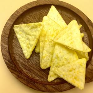 China Crispy Triangle Corn Cracker Chips Gluten Free Oven Baked factory