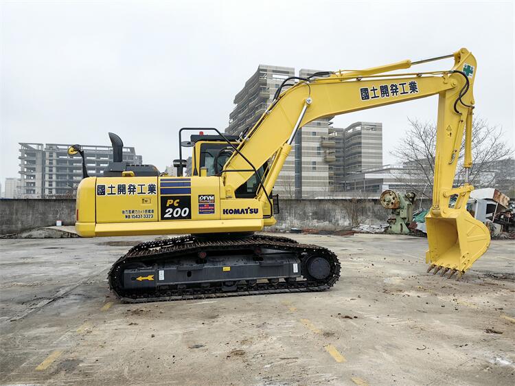 Used Komatsu PC200-8 Excavator 20000 KG Original Japan Good Condition Hydraulic Valve