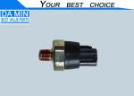 4JH1 Isuzu Oil Pressure Switch , Isuzu Nkr Parts 8971762300 Small Size