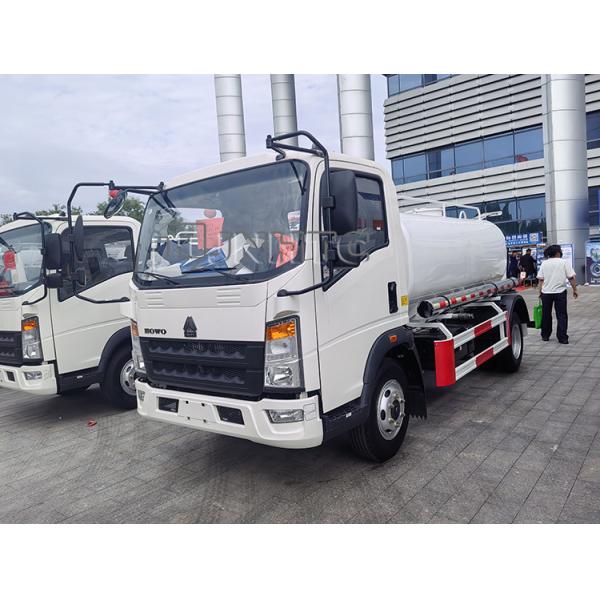 Light Sinotruk HOWO 4X2 5 Cbm Water Transport Vehicle Water Tanker Trucks