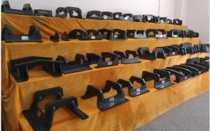 China Doosan DH220 Excavator Track Guards Dozer Rock Guards Link factory
