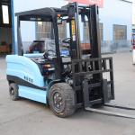 5000 Lb Four Wheel Electric Forklift Pneumatic Tires And Hydraulic Electromagnet