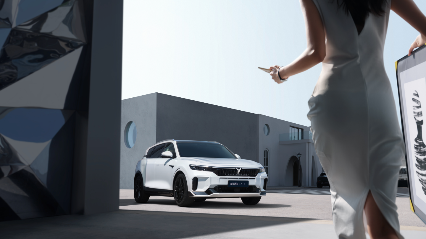 2023 Voyah Lantu Free Hybrid Large SUV with Large Screen and Max Speed of 200 km/h Left Steering