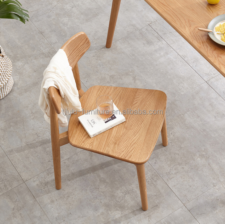 Stackable Dining Chair for Modern Restaurant Made of Solid Wood in Natural Color