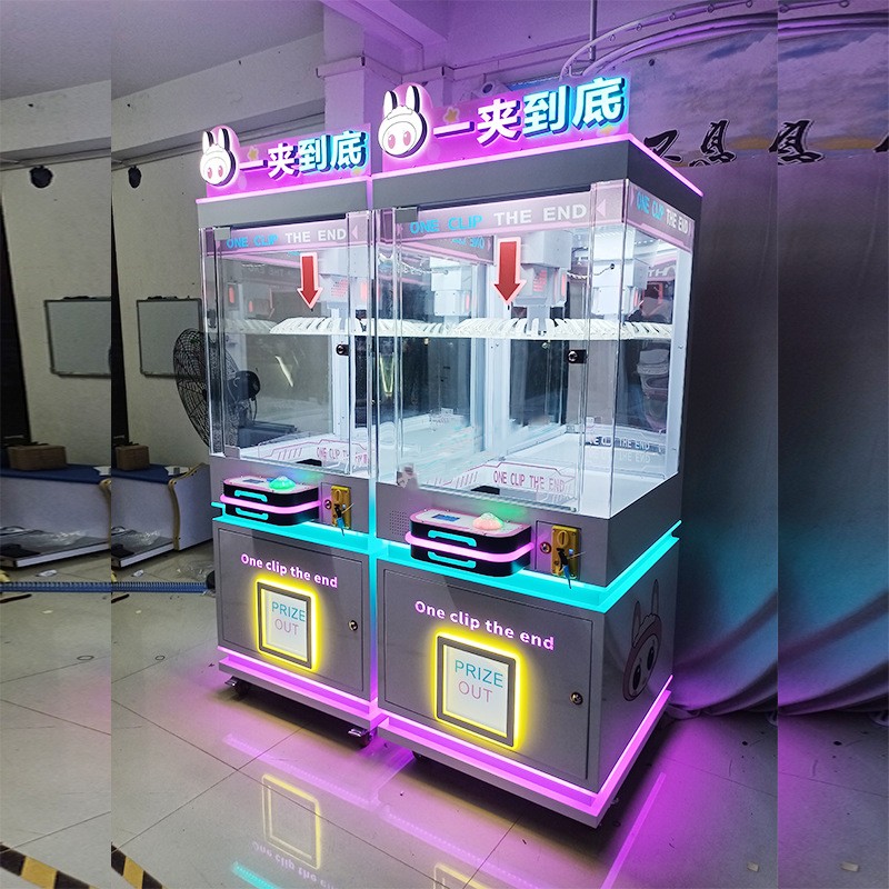 Customized US PLUG Design Attractive Clamp Vending Game Machine for Winning Prizes