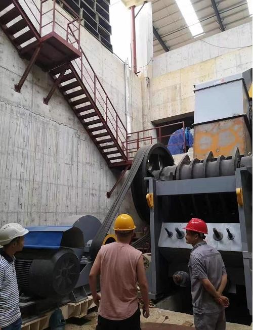 300 - 800 TPH Iron Ore Crushing Machine Safe And Smooth Operation
