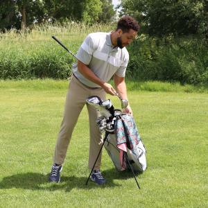 China Popular Microfiber Fabric Waffle Pattern Golf Towel With Heavy Duty Carabiner factory
